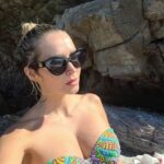 Tatiana-Laurence Delarue Instagram - 🇬🇷Pour découvrir les lieux les plus secrets, les plus sauvages, les plus poétiques et les plus secrets 🤫... Il faut savoir grimper, crapahuter, escalader, oser s'infiltrer, tenter, prendre un peu de risque, se perdre un peu... Et les plus belles criques, plages, loin du grand tourisme, s'offrent à vous... Il y a plus qu'à profiter de la magie du moment 💙🩵 🦵🏽🦵🏽🧜🏼‍♀️🧝🏽‍♀️🏃🏼‍♀️🧗🏼‍♀️🚣🏼‍♀️🚴‍♀️🤸🏼‍♀️🧘🏼‍♀️🏝🛟🛶🌡☀️🪁👙🎒🫧🫶🏼 #crete #greece #paulmarieapartments #beach #sauvage #crique #secret #secretbeach #sea #geropotamosbeach 💆🏼‍♀️ @drstephaniemalogueret 📸 👁 @kadouge_glam_beauty 💇🏼‍♀️ @anthony.mairesse 💅 @naia_nails_formations