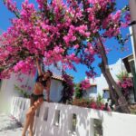Tatiana-Laurence Delarue Instagram - 🌺L'âme est une fleur délicate exposée au vent de la destinée. Les brises du matin la secouent et les gouttes de rosée lui ploie le cou🌺 @paulmariecrete L'unique lieu de toutes mes destinations où j'ai pu voir des #bougainvillier si extraordinairement magnifique #bougainvillea 👙 by @swimoon_fr (ils changent de couleur à la lumière, au soleil🌞) #crete #grece #travel #holiday #paulmarieapartments