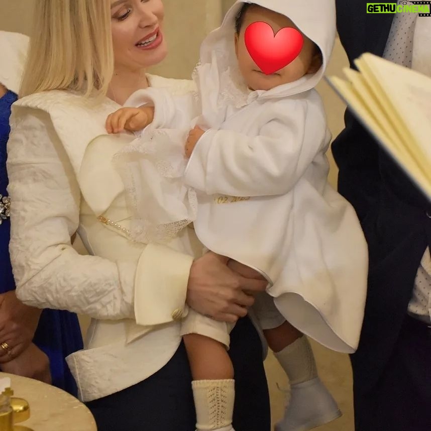 Tatiana-Laurence Delarue Instagram - Bébé Newt, Louis. T'es parents, ta famille, tes amis, sont heureux de t'entourer , en ce grand jour important du 19 Février 2023, pour t'accompagner sur le chemin de la spiritualité, de la bontée, de la bienveillance, du don de soi, de la lumière et de l'amour éternel. Tu seras toujours accompagné sur le chemin que tu choisira, qui te ressemblera, qui te semblera être bon pour toi. Aujourd'hui, c'est juste le commencement de la connection de ta si jolie âme, à ta vie spirituelle. Mon Baptisé, ta Maman t'aime si fort, je suis si fière de toi, tu es beau, dans tout ton ensemble. Tu seras plus tard, ce que tu es déjà, un garçon, souriant, doux, aimant, respectueux, protecteur, câlin, intègre... Une boule d'amour et de tendresse. Que la vie te protège mon bébé. 🙏🏼🕯⛪️🔱 Amen #baptême