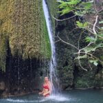 Tatiana-Laurence Delarue Instagram - 🇬🇷🌊Cascade magique⛰️🧗🏼‍♀️ Dans les #richtisgorge Il faut sous les 40 degrés, ce donner la force pour y parvenir, mais la magie de l'arrivée en vaut la randonnée. Quelques petites frayeurs de glissade, de jump, de badaboum... Mais 💪🏼 🫶🏼Je ne pense qu'à une seule chose sur place... Vivre ça avec Toi💭🐨 L'année prochaine tu auras 2ans et demi, on partira ensemble mon petit aventurier. Je souhaite que tu découvres ce monde féerique, que nous offre notre si belle 🌎 ❤️ #cascade #waterfall #greece #crete #trek #richtisgorge #grece #trekking #randonnée