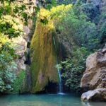 Tatiana-Laurence Delarue Instagram - 🇬🇷🌊Cascade magique⛰️🧗🏼‍♀️ Dans les #richtisgorge Il faut sous les 40 degrés, ce donner la force pour y parvenir, mais la magie de l'arrivée en vaut la randonnée. Quelques petites frayeurs de glissade, de jump, de badaboum... Mais 💪🏼 🫶🏼Je ne pense qu'à une seule chose sur place... Vivre ça avec Toi💭🐨 L'année prochaine tu auras 2ans et demi, on partira ensemble mon petit aventurier. Je souhaite que tu découvres ce monde féerique, que nous offre notre si belle 🌎 ❤️ #cascade #waterfall #greece #crete #trek #richtisgorge #grece #trekking #randonnée
