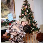 Tatiana-Laurence Delarue Instagram - Les derniers jours de ton année de naissance 2022 Newt, dans la Magie de Noël... Émotions...🧑🏽‍🎄🦹🏽🔱💝 Pyjama oursons à shopper chez @boutiquearthur 🧸🧸🧸🧸🧸🧸🧸🧸🧸🧸🧸🧸🧸🧸🧸🧸🧸🧸🧸🧸🧸 Des jouets géniaux pour l'amusement et le développement de la motricité A découvrir chez @janod_france 🎠🎡🎢💈🚂 Des #peluches géantes made in #france comme Le #koala 🐨 à shopper chez @pioupiou_et_merveilles