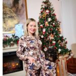 Tatiana-Laurence Delarue Instagram - Les derniers jours de ton année de naissance 2022 Newt, dans la Magie de Noël... Émotions...🧑🏽‍🎄🦹🏽🔱💝 Pyjama oursons à shopper chez @boutiquearthur 🧸🧸🧸🧸🧸🧸🧸🧸🧸🧸🧸🧸🧸🧸🧸🧸🧸🧸🧸🧸🧸 Des jouets géniaux pour l'amusement et le développement de la motricité A découvrir chez @janod_france 🎠🎡🎢💈🚂 Des #peluches géantes made in #france comme Le #koala 🐨 à shopper chez @pioupiou_et_merveilles