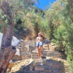 Tatiana-Laurence Delarue Instagram – Petit déjeuner traditionnel, tomates, fêta,  Olives…. Divin by @paulmariecrete 

Puis🩴🩴🎒 départ pour découvrir les charmants villages de #crete aux pierres sublimes, aux arbres magiques, au ports tellement charmant, aux habitants souriants et dune douceur sincère,  aux sons et couleurs poétiques…

Déjà sous le charme…💁🏼‍♀️

Suivez-moi dans mes aventures 🌺

👶🏽💭❣️

#crete
#grece
#travel
#holiday