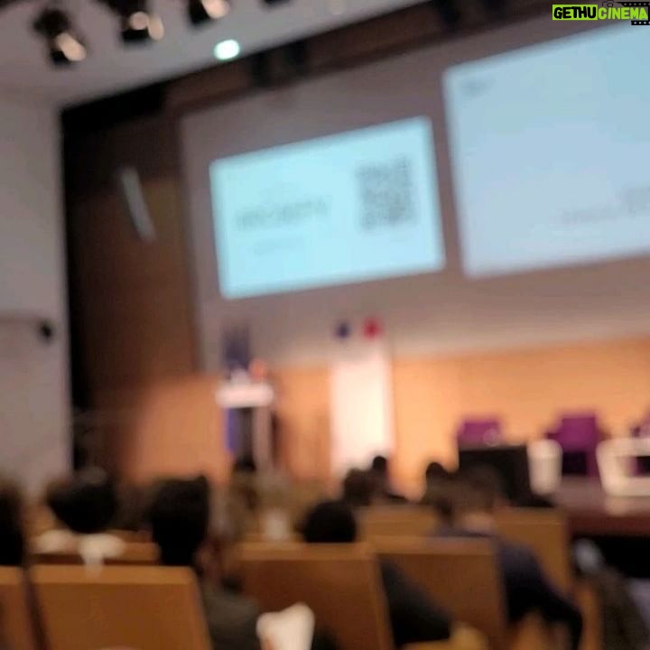 Tatiana-Laurence Delarue Instagram - Ce matin, lancement de la mission gouvernementale sur la monoparentalité @gouvernementfr @emmanuelmacron @gabrielattal . Échanges et prises de paroles, dans le but de créer des co-rapports pour la suite des travaux. 🖊Merci A Madame @sarahelhairy Ministre déléguée chargée de l’Enfance, de la Jeunesse et des Familles de m'avoir conviée à ce début des travaux. 🖊Merci pour ce début prometteur à Madame la Députée de Paris @fanta.berete75 🖊Merci à Monsieur le Sénateur des Hauts-de-Seine @xavieriacovelli . Ensemble pour l'avenir de Nos Enfants. 🙏🏼🌹✊🏼