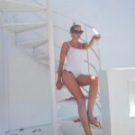 Tatiana-Laurence Delarue Instagram - 🚢 like a captain! Where are my sea foams? 🌊Vous avez confiance en moi? C'est moi qui navigue🛥 💦Qui veut faire parti de mon équipage ? 🩵Qui sera mon mousse favoris? 👮🏼‍♀️🧜🏼‍♀️ #crete #grece #travel #holiday #paulmarieapartments