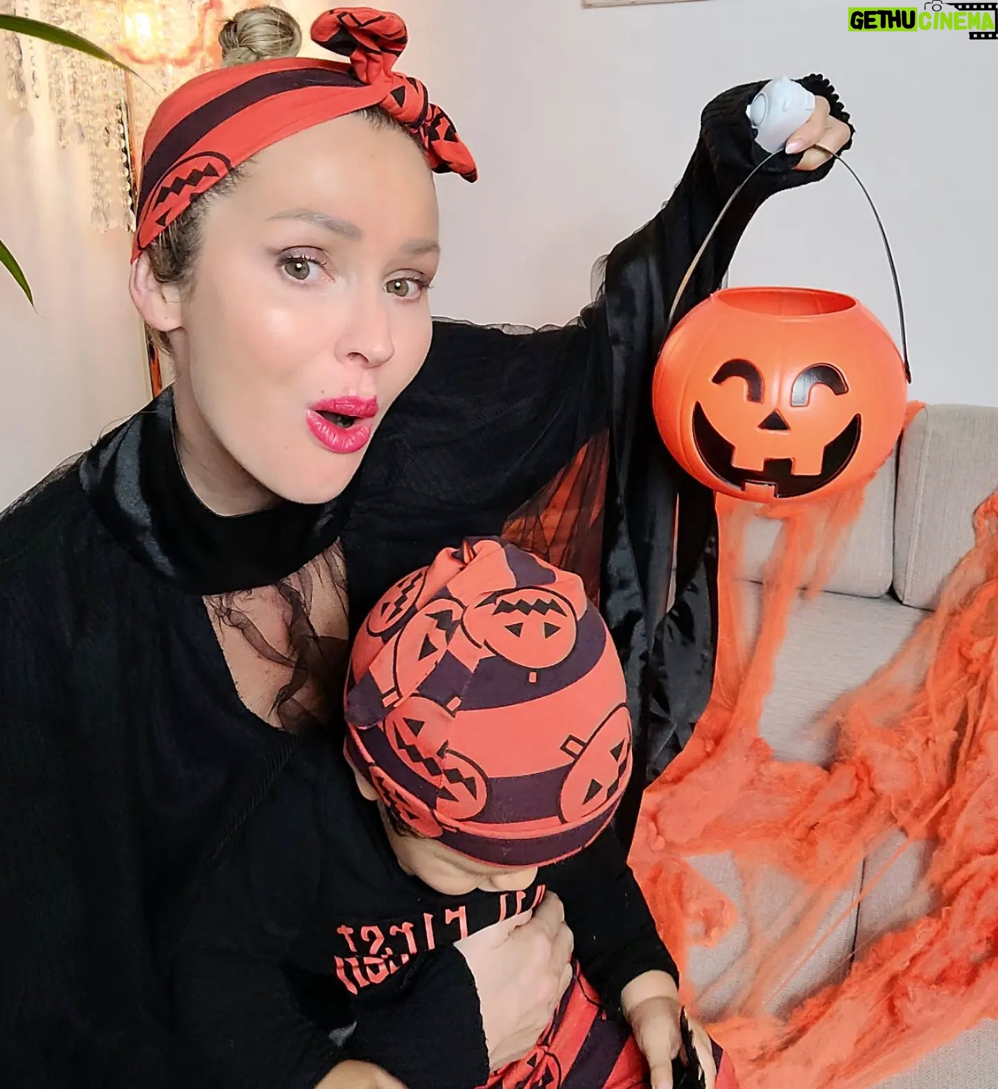 Tatiana-Laurence Delarue Instagram - #halloween 2022 ๐ โ๏ธOnce Upon A Time... ๐ญParce que Tout est plus beau A vivre, A Fรชter, depuis que Tu es lร .... Newt๐ฑ Notre petite Citrouille d'Amourโค Ton Happy First HALLOWEEN fรชtรฉ avec Tous Tes Copains.๐ถ๐ป๐ถ๐ถ๐ผ๐ถ๐ฟ๐ถ๐ฝ๐ถ๐พ๐ง๐๐๐ฆ๐๐ญ๐๐๐น๐๐ฆซ๐ฆ๐ป๐จ๐ผ๐ฆฅ๐ฆฆ๐ฆ๐ฆ๐ฆค๐ชถ๐ฆฉ๐ฆ๐ข๐ฆ๐๐๐ ๐ก๐๐ชฑ๐ณ๐ฒ๐ด๐๐ฆก๐พ #tespremiรจresfois
