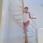 Tatiana-Laurence Delarue Instagram - 🚢 like a captain! Where are my sea foams? 🌊Vous avez confiance en moi? C'est moi qui navigue🛥 💦Qui veut faire parti de mon équipage ? 🩵Qui sera mon mousse favoris? 👮🏼‍♀️🧜🏼‍♀️ #crete #grece #travel #holiday #paulmarieapartments