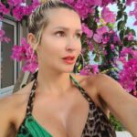 Tatiana-Laurence Delarue Instagram – 🇬🇷Vous pensez que j’ai envie de faire des vacances #farniente ? Piscine, lecture, cocktail, repos…
🍹🧘🏼‍♀️🛀🏼🛌💆🏼‍♀️🌴⛱️🏸🖼👙🩴🌠
Ou bien, des vacances aventures? Sports extrêmes, randonnées, spéléologie, cascades, escalades….
🧗🏼‍♀️🏇🏽🚵🌵⛵️🪂👟🥾🧢🌌

☀️Bien arrivée dans ce joyaux naturel pensé par @paulmariecrete 🌺🌺🌺🌺🌺🌺🌺🌺🌺🌺🌺🌺🌺🌺🌺🌺🌺🌺🌺🌺🌺🌺🧳
#crete
#grece

👼🏽💭❤️

👗 by @iconela.moda