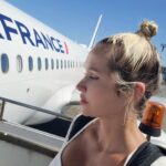Tatiana-Laurence Delarue Instagram – Mon tout premier voyage seule…😑

Newt est en vacances !🏝

Je ne suis jamais partie à reculons en voyage, mais là…🙈

Maman n’a jamais été loin de son Bébé, depuis bientôt 27 mois, d’abord dans mon bidou puis tout près de moi…

Habituellement je suis des plus heureuse, de partir à la découverte d’un nouveau lieu magnifique, mais cette fois….

C’est avec mon petit cœur déchiré 💔 que je vais prendre l’avion ✈️ 

Tu grandit mon Amour, quelques jours sans Maman va te permettre de t’épanouir, grandir, aussi… j’en ai conscience,  mais, je ne me sent pas capable d’être loin de toi 🙃

J’ai déjà le manque de toi, de tes bisous de tes câlins, rien que d’y pense

Comme toutes les premières…c’est difficile!
Il faut passer le cap et surtout penser à ton bien-être, Maman est adulte, elle peut tout gérer 😚

Puis toi, 😃 tu vas vivre des moments uniques, qui resteront dans ta mémoire  et évidemment, c’est ton bonheur et épanouissement qui compte le plus ! 

Alors c’est partie pour cette étape de la vie, que nous vivons tous un jour et, ce jour est arrivé🙈

😥🥺😳 ✈️ 🛩