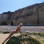 Tatiana-Laurence Delarue Instagram - Je vous invite à la plage? Séance sportive? Ça vous convient ? Si non, il y a des gaufres, crêpes et chichi juste à côté ! Moi ce sera ... les 2 🧘🏼‍♀️🤸🏼‍♀️🌊⛱️⛵🌋 🥁Je déclare le #summer #2023 ouvert! ♒
