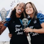 Tatiana Dias Instagram - e não é que deu pódio? 🏆 de longe, um dos nossos maiores desafios! Você, ruim do estômago. Eu, ruim da cabeça. E a gente não desistiu da gente! Jogar com você é lembrar porque eu sou apaixonada por esse esporte @biancamota_ Corremos, gritamos, e chegamos no lugar mais alto do pódio! Ser campeã em casa tem um sabor melhor ainda! Obrigada, minha cavala! Obrigada @lskcup ❤️