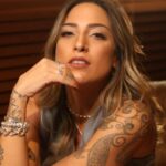 Tatiana Dias Instagram - eu tô muito na dúvida de qual foto eu gostei mais, me ajuda aqui? 1 / 2 / 3 ou 4? 🤓 Esse mood de Tati apresentadora duvido que alguém conhecia hahaha 😜
