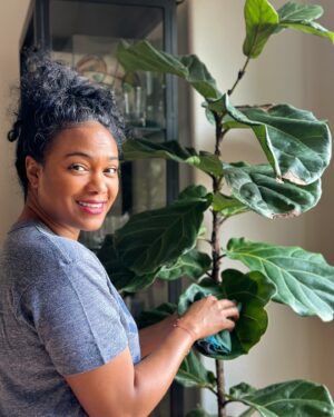Tatyana Ali Instagram - They say Fiddle Leaf Fig plants are high maintenance, but I think I’m doing pretty well 💁🏽‍♀️🌱