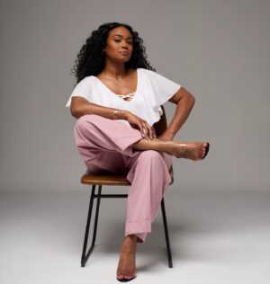 Tatyana Ali Instagram - We deserve to be heard. We deserve care. This is why I created Baby Yams as a unique way to raise the capital needed to fund the Black and Indigenous doulas and midwives who are already on the ground and providing that care that we need. Thank you for joining me in this journey and mission. #BabyYamsFam 🤎 

📸 @trokonv 
🧑‍🎨 @mattiemariemakeup
💇‍♀️ @nikedoesmyhair