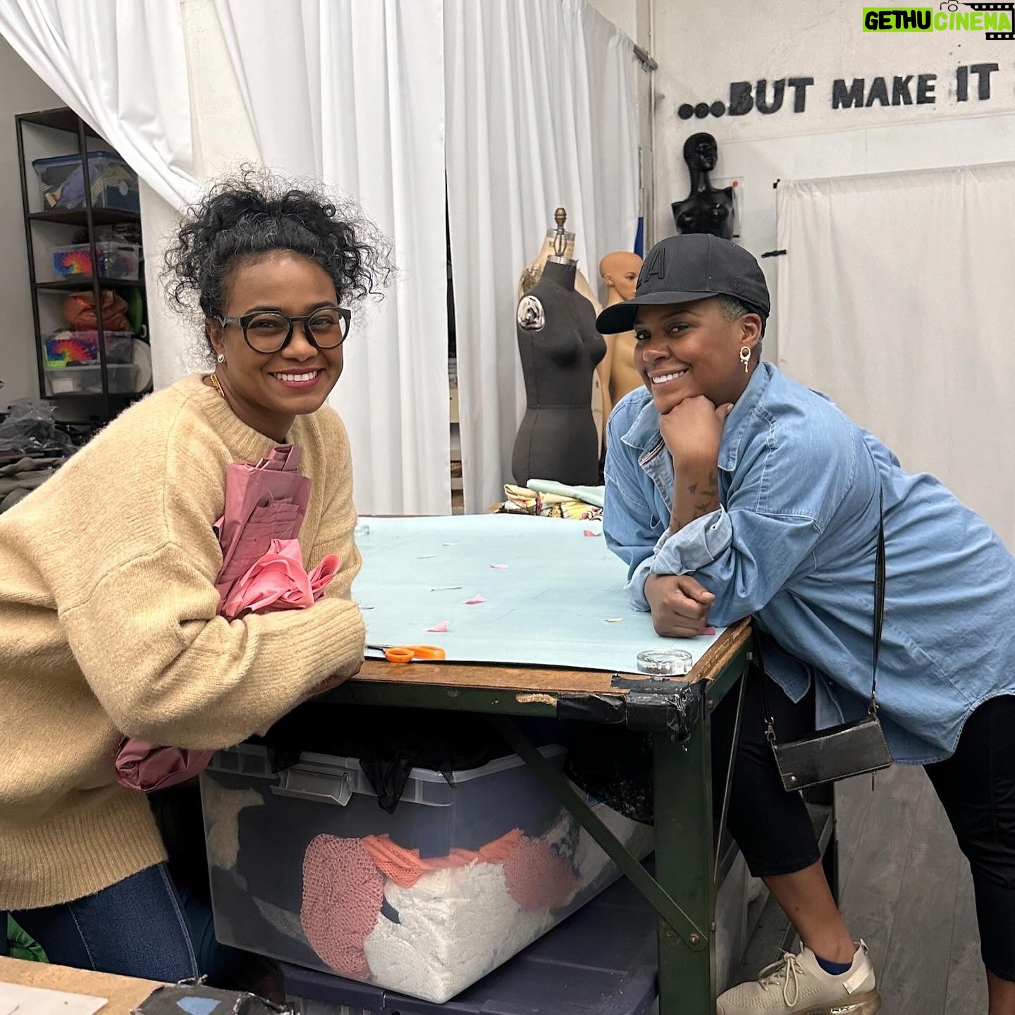 Tatyana Ali Instagram - Now, I said I love to sew; but for a project like this, I needed to go to a professional! Enter @auntfunkyscloset, who brilliantly manufactured my design. She and her team at @thekutstudios sewed these quilts using the Ankara fabrics I brought home from my trip to Ghana last year. Here’s a sneak peak at the process! Michelle, I can’t thank you enough for helping us bring baby-yams.com to life! 🤎