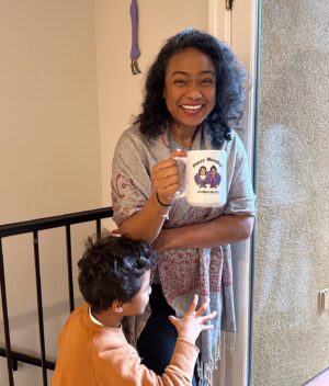 Tatyana Ali Instagram - Happy Monday! Catch a break when you can ☕️😩
