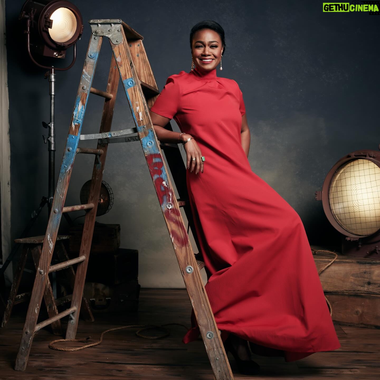 Tatyana Ali Instagram - So cool to get these portraits backstage at @divassimplysinging by @lrismyname! And shoutout to Hilltop Cleaners for pressing this dress to the gods!