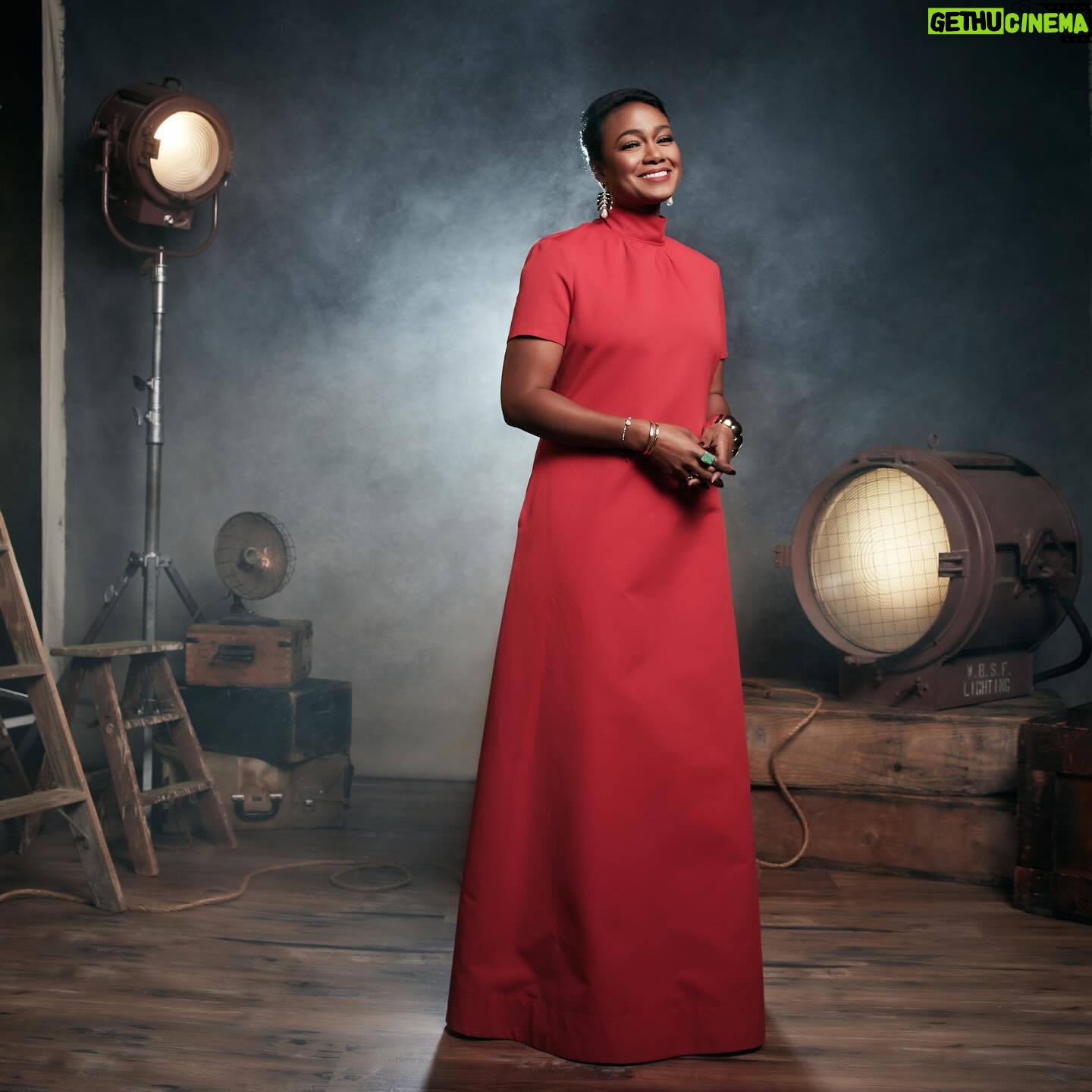 Tatyana Ali Instagram - So cool to get these portraits backstage at @divassimplysinging by @lrismyname! And shoutout to Hilltop Cleaners for pressing this dress to the gods!