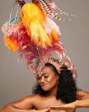Tatyana Ali Instagram - The Title song of the album “All I Have” ft. @damiensneed is our rendition of the Little Drummer Boy, but with a bit of Calypso flavor! This vibe and steel drums are an ode to my Trinidadian heritage and I hope it makes you dance this holiday season!! 

Production: @lex_topia, @capsocagency
Creative Direction: @trokonv
Photography: @trokonv
Makeup: @mattiemariemakeup
Location: @1043mixedmedia
