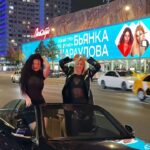 Tatyana Lipnitskaya Instagram - Слушайте наш новый трек «Про Дружбу» в новом удобном приложении Звук 🎶🫶🏻 PS: Ааааааа! Наши лица на самом большом центральном экране Москвы!! Вы тоже это видите? Конечно, видите! Он же огромный! 😍🥰🤍 У вас тоже мурашки?)) Пусть ваша дружба будет такой же масштабной 😂