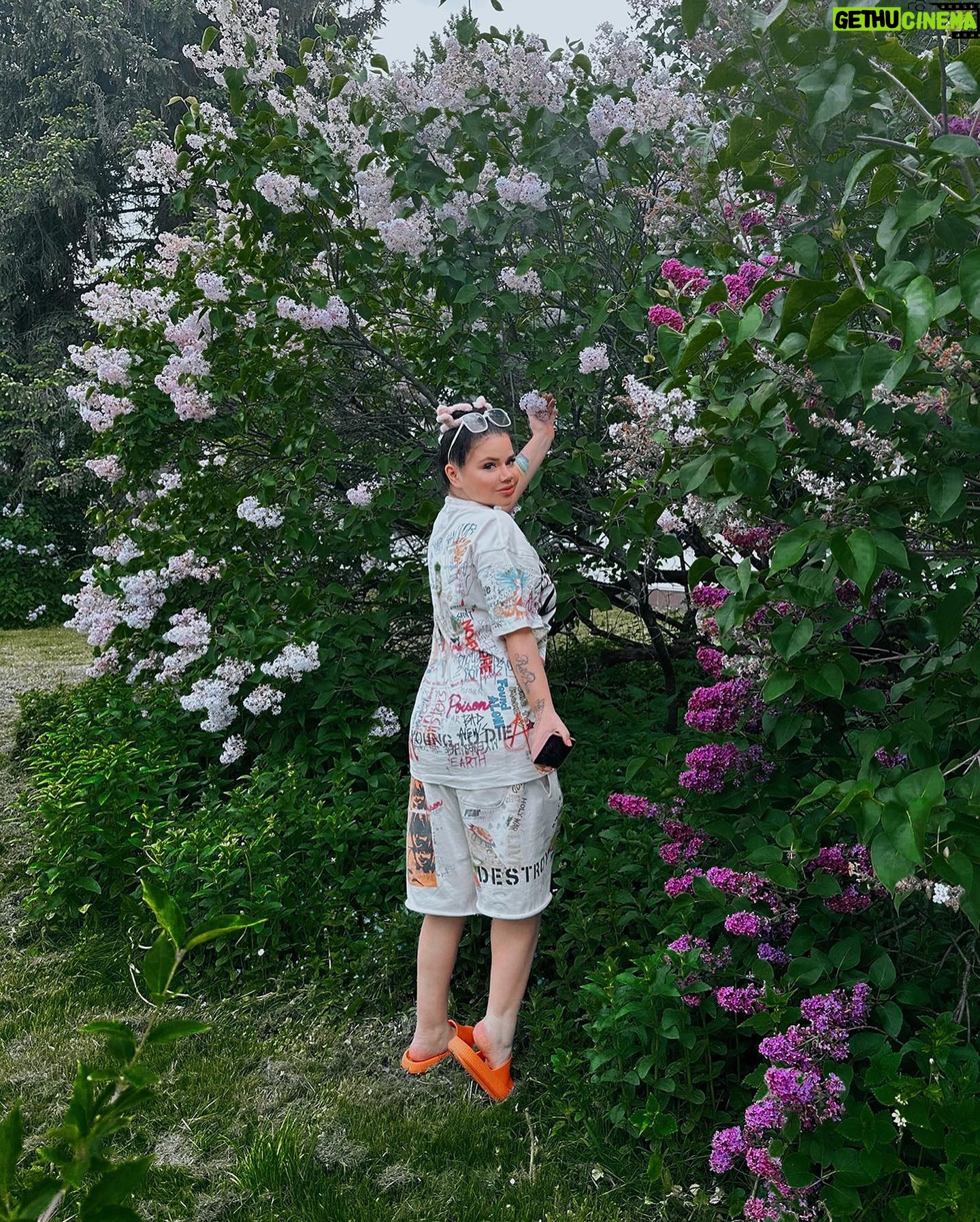 Tatyana Lipnitskaya Instagram - Спасибо @valuevosanatoriy за такой приятный и полезный отдых на этой невероятной и красивой территории @usadbavaluevo 🔥❤️ обязательно приеду к вам ещё! 🤗 Круто совмещать приятное с полезным: отдыхать, наслаждаться запахами приятного леса и за одно проходить комплекс процедур, который помогают похудеть и выглядить еще лучше 🏝️🥰