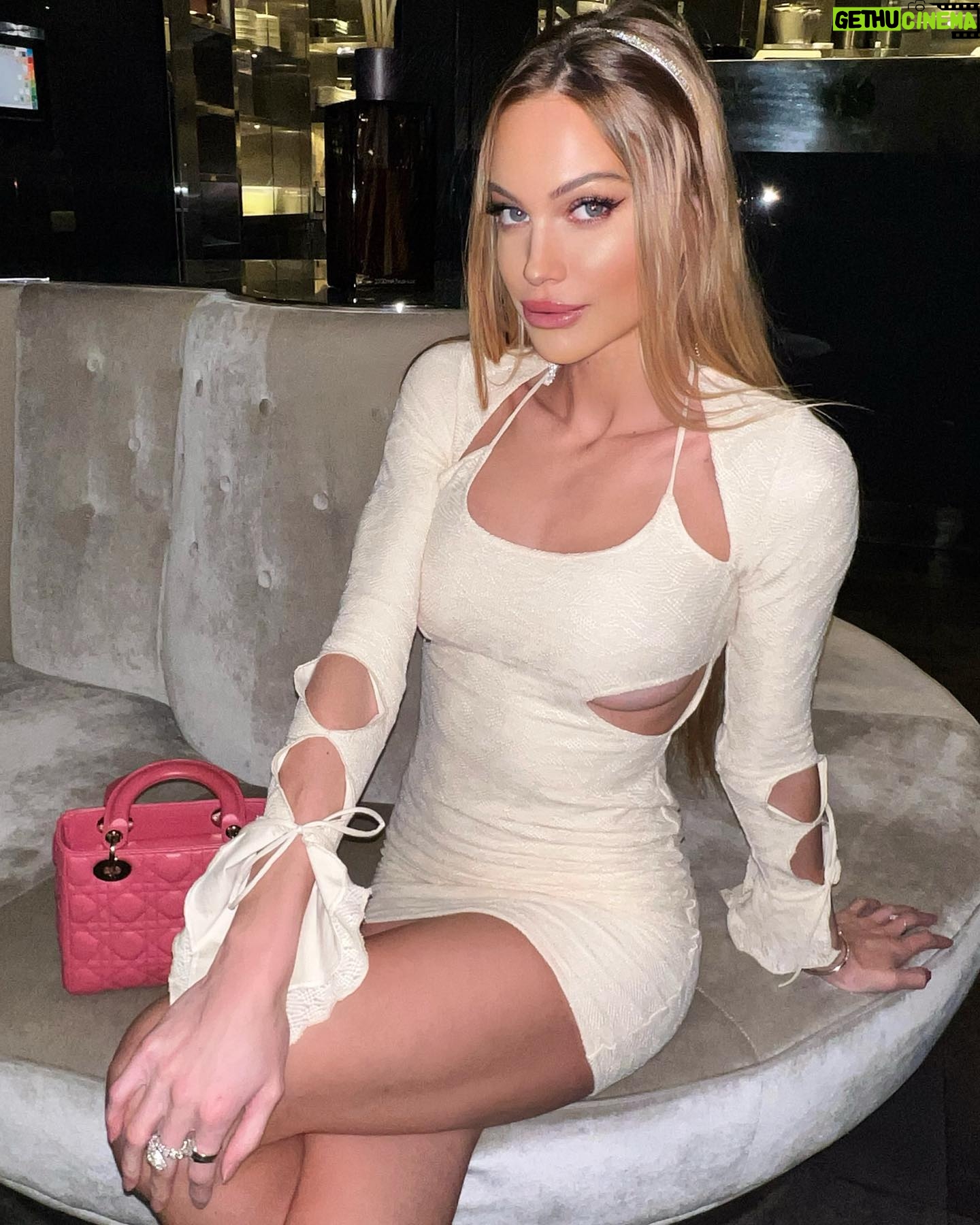 Taylor Mega Instagram - Appena prima di partire… 💕 All new @ohpolly #ad