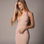 Taylor Mega Instagram - Quale vi piace di piú? 1,2 o 3? Dress @revolve gifted Ph/artist @matteosantoruvoph 🤍