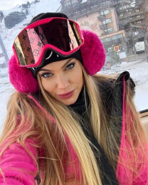 Taylor Mega Instagram - Barbie Mega fantasia delle montagne ⛷️💞