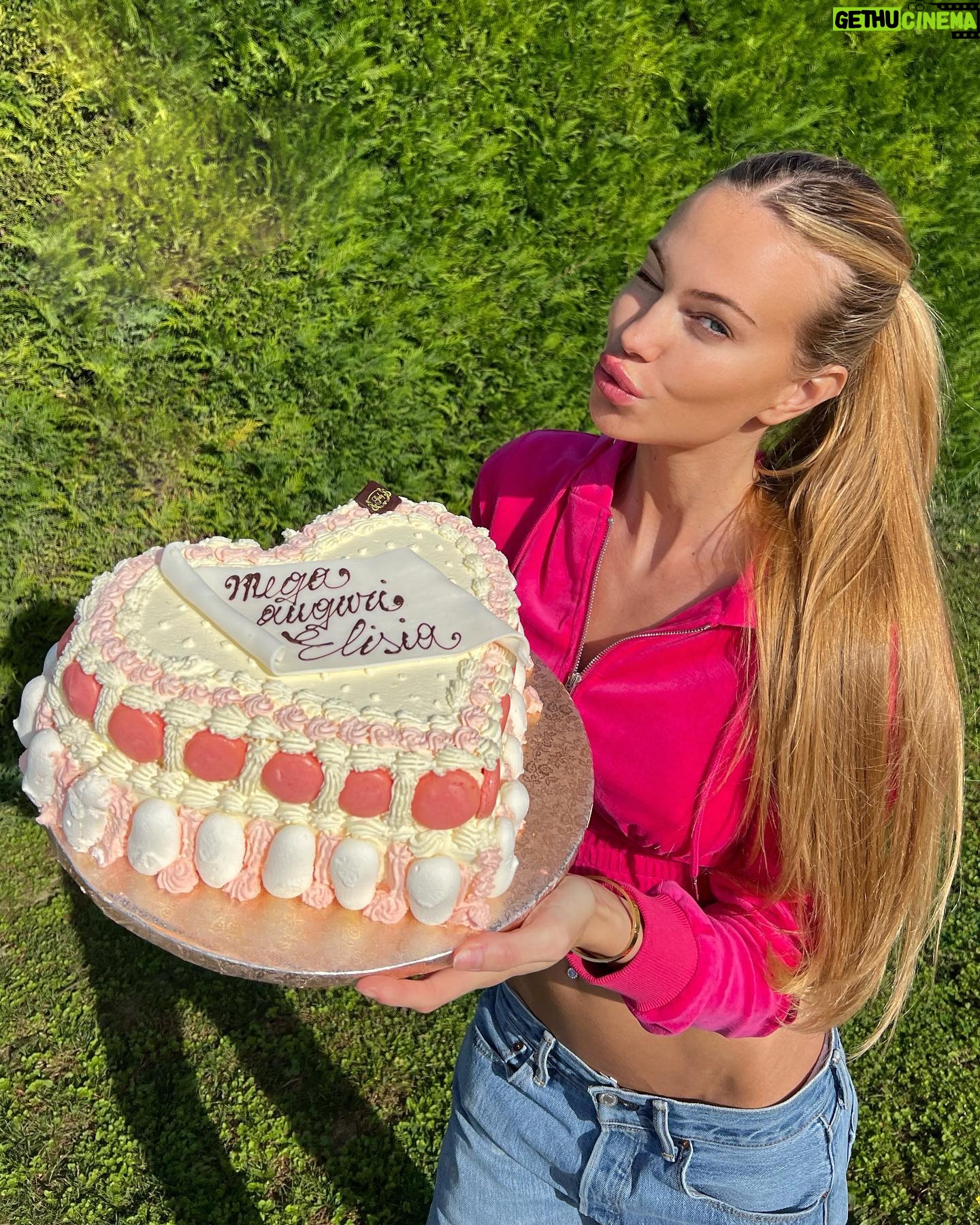 Taylor Mega Instagram - Happy bday to me! Grazie a tutti per gli auguri 💕 Vi voglio bene ❤️