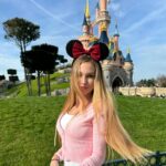 Taylor Mega Instagram - Felice come una topolina 🐭🥹💞 Un altro sogno avverato, e voi siete mai stati a disneyland? Se si vi è piaciuto?