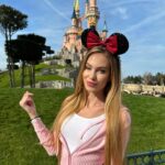 Taylor Mega Instagram - Felice come una topolina 🐭🥹💞 Un altro sogno avverato, e voi siete mai stati a disneyland? Se si vi è piaciuto?