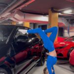 Taylor Mega Instagram – When there’s no one to open the door for me 😏
Is this the most epic way to get into a Lambo, or can you top it? 
È voi avete mai provato ad entrare in macchina così? 😜