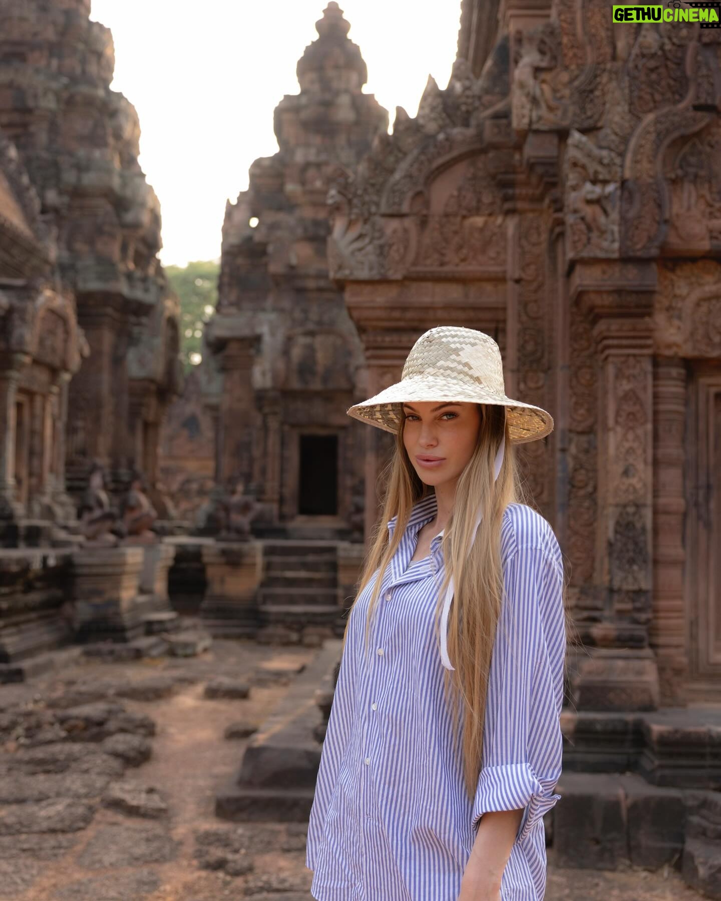 Taylor Mega Instagram - Incantata da questi templi e innamorata della Cambodia 🇰🇭🛕🥹 È stato un viaggio unico.