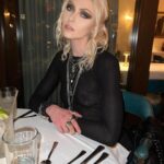 Taylor Momsen Instagram - Late night dinner…📸 @theartistsg