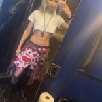 Taylor Momsen Instagram - Thanks @dogpound for my 350th session celebration! 🎉 10,000 more to go! 💪 😅 #fitness #training #savedmylife #nopainnogain #youcandoittoo #hardheaded