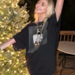 Taylor Momsen Instagram - Bring on #2024 !!!! Have a great NYE and a happy New Year to you all! ❤️🎉🤪🤘😘