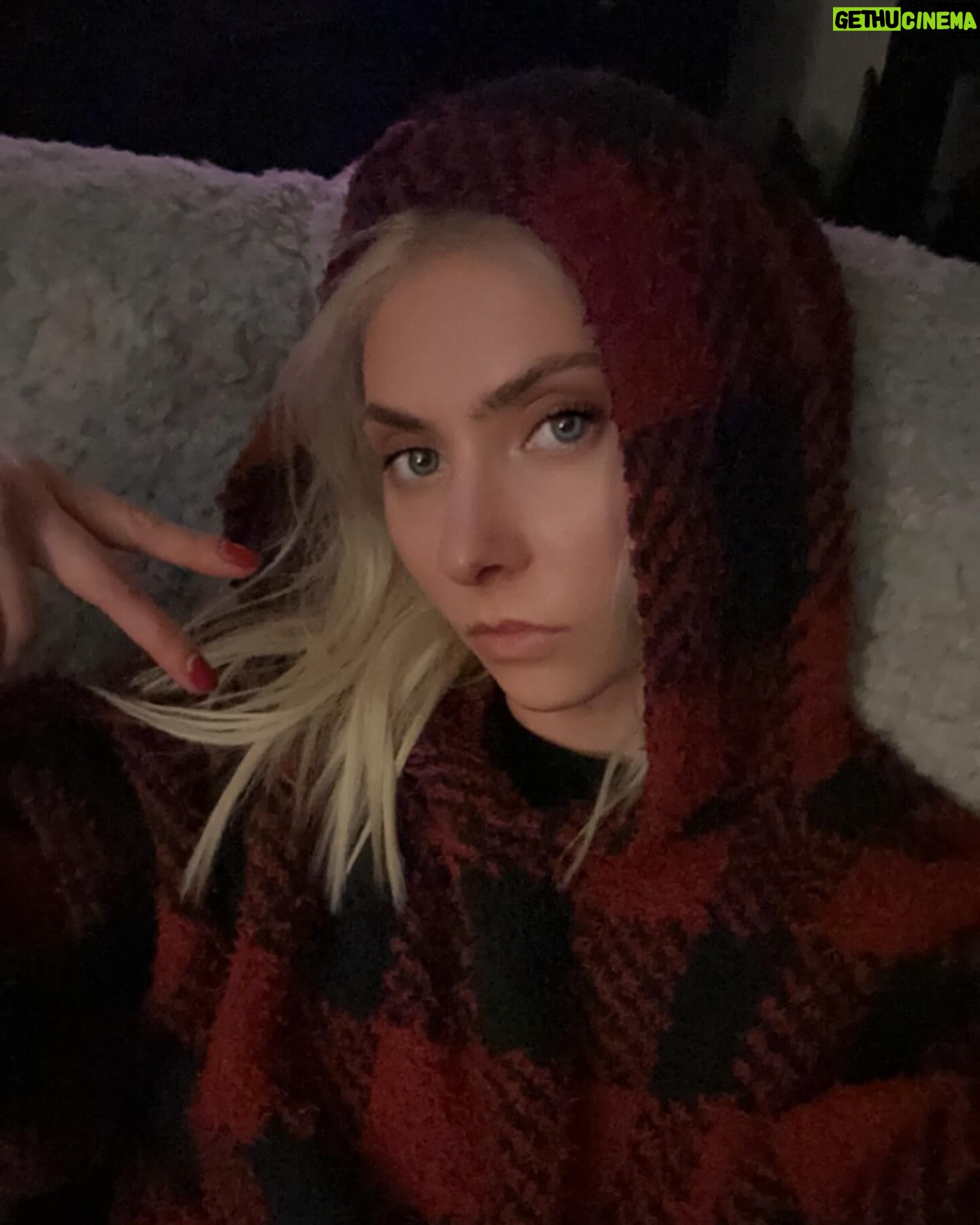 Taylor Momsen Instagram - Happy New Year’s Weekend! #holidayoutfit celebrate 🎉