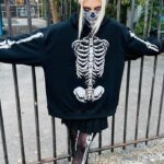Taylor Momsen Instagram - #halloween #nyc 🎃🎃🎃💀💀💀 hanging at the #halloweenparade with some of New York’s finest, and a quick tourist photo shoot in Washington Square Park #trickortreat #mybones