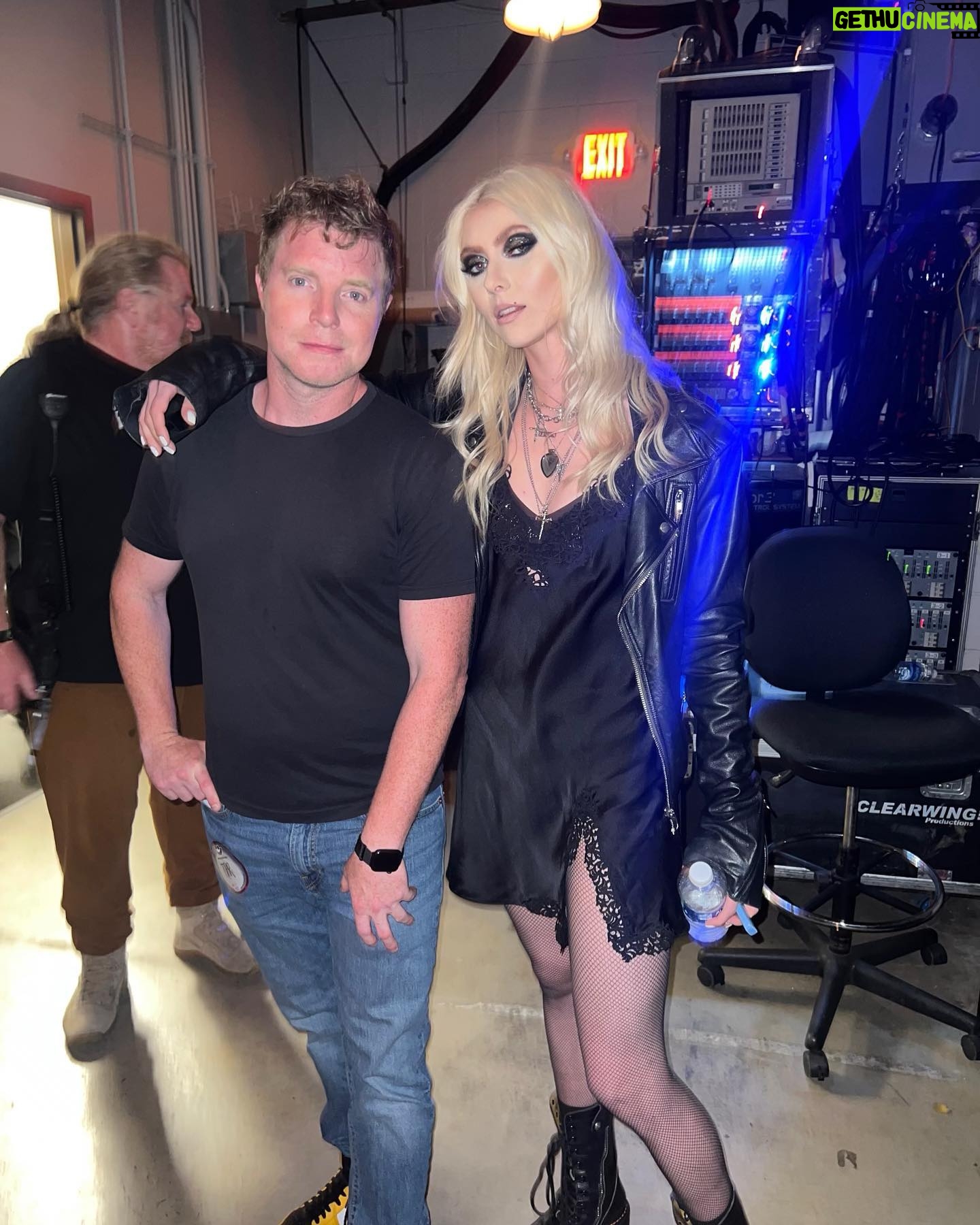 Taylor Momsen Instagram - Me and @chrismruff with @big_m_tm lurking at @summerfest #loudlove 📸 @theartistsg