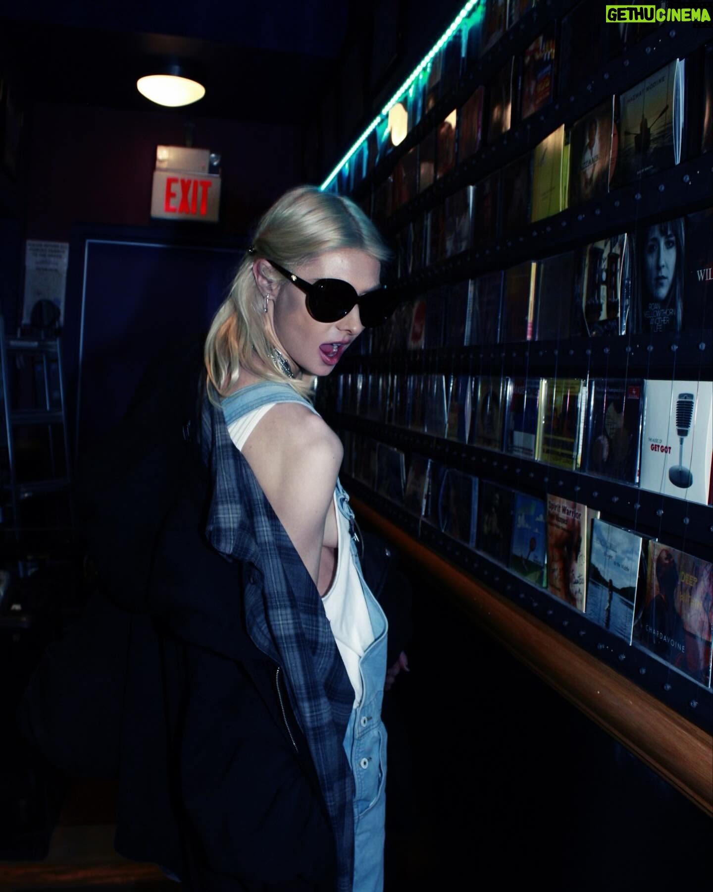 Taylor Momsen Instagram - Studio nights with @theartistsg 📸 #5