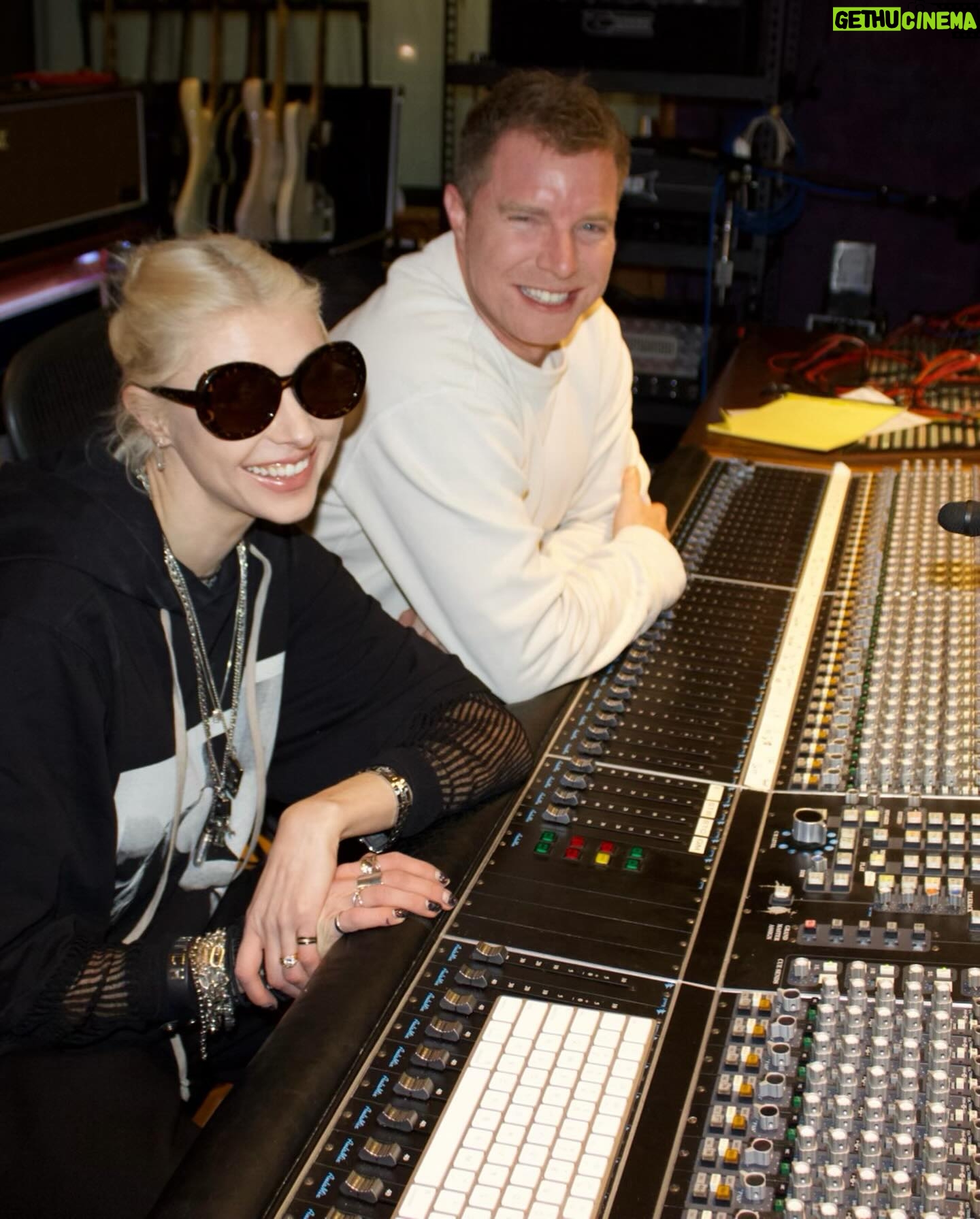 Taylor Momsen Instagram - Studio nights with 📸@theartistsg and @chrismruff #rockandroll