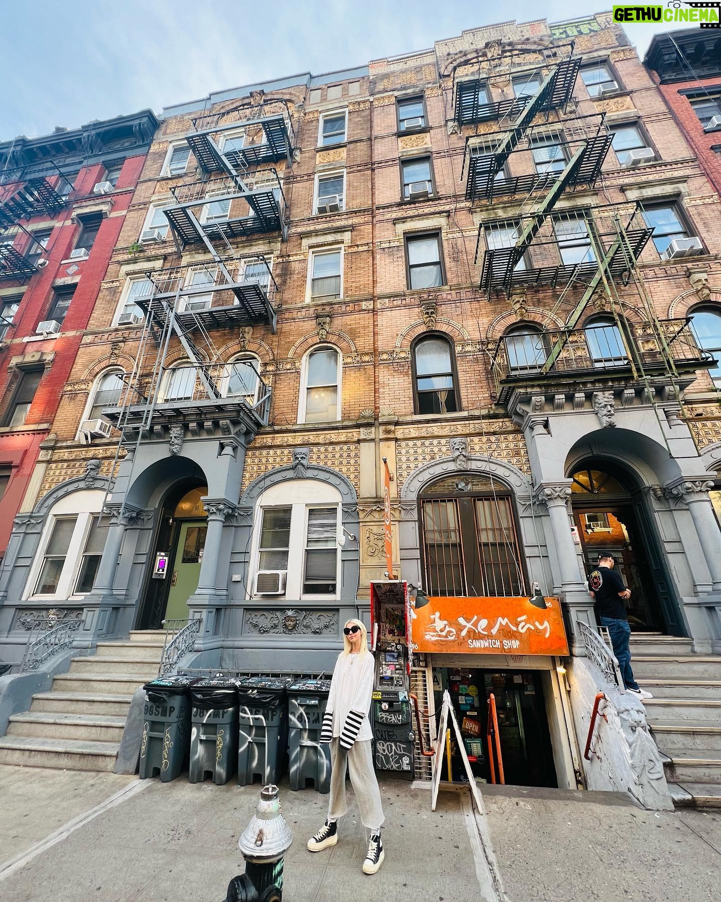 Taylor Momsen Instagram - #physicalgraffiti