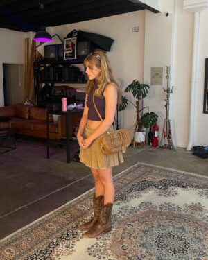 Teagan Croft Instagram - Hip cocked, ready for the opps
