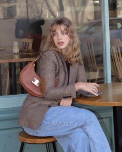 Teagan Croft Instagram - Un café pls - #celine #celineavatriomphe #ad