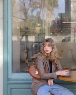 Teagan Croft Instagram - Un café pls 
- 
#celine #celineavatriomphe #ad