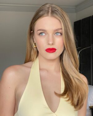 Teagan Croft Instagram - Happiness is a red sole 👠❤️ #christianlouboutin @louboutinworld 

#loubisonthebeach at Bondi Beach until Feb 19!! 

H: @bradmullinshair 
M: @filomena_makeup 
S: @jess_pecoraro #louboutinpartner