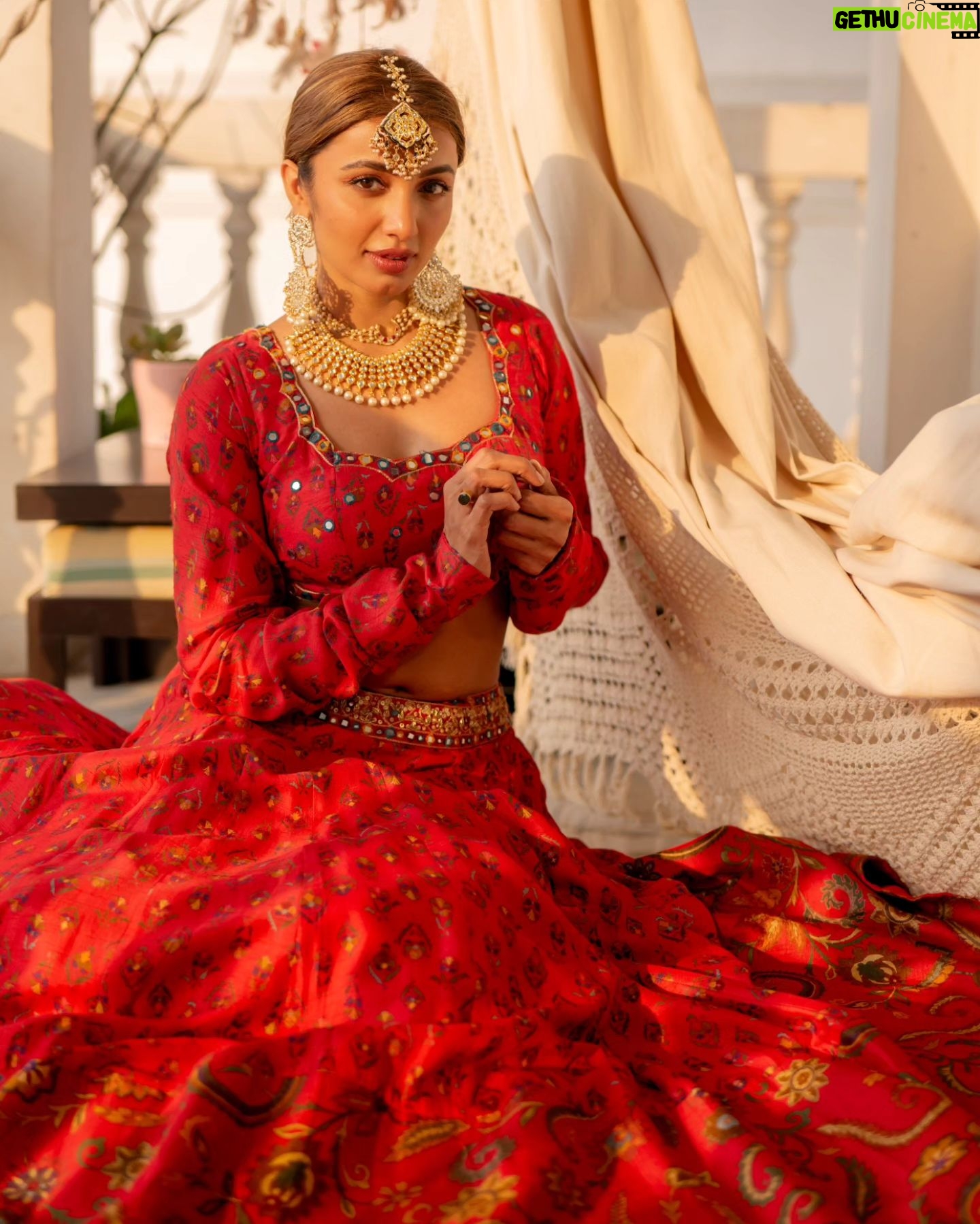 Tejaswi Madivada Instagram - Shaadi karni chahiye ya nai ?