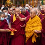 Tenzin Gyatso Instagram - Prayer for World Peace under the Bodhi tree at the Mahabodhi Temple in Bodhgaya, Bihar, India on December 23, 2023. #dalailama #worldpeace #harmony