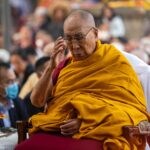 Tenzin Gyatso Instagram - Prayer for World Peace under the Bodhi tree at the Mahabodhi Temple in Bodhgaya, Bihar, India on December 23, 2023. #dalailama #worldpeace #harmony